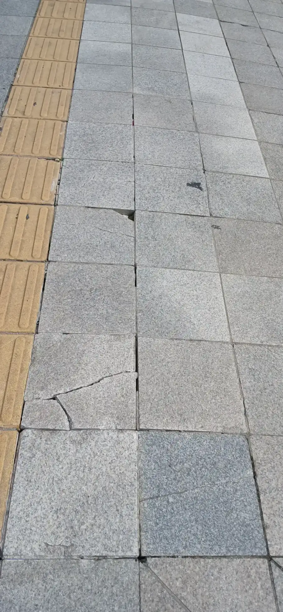 보행로 화강석 줄눈·면 재시공 서울 강서구 시공 전 현장